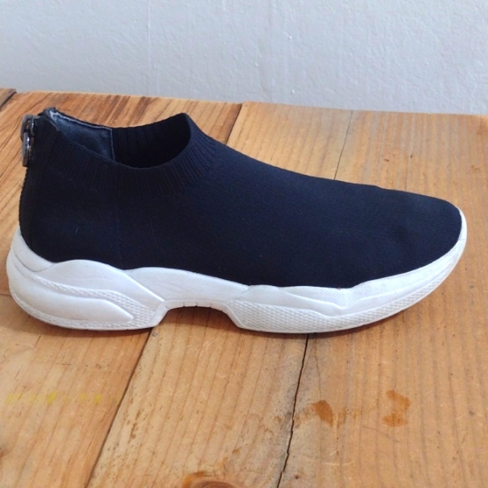 Marc Fisher Black Linnah Zip Back Comfort Sneakers Size 10M